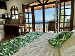 Mountainside Studio with Gorgeous Ocean Views - Image 4