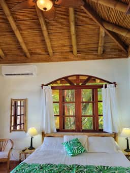 Mountainside Studio with Gorgeous Ocean Views - Image 5