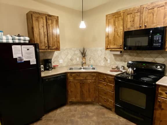 Bears Den #2- Cozy Mountain Duplex, Views + Wildlife & Hot Tub - SALE! - Image 4
